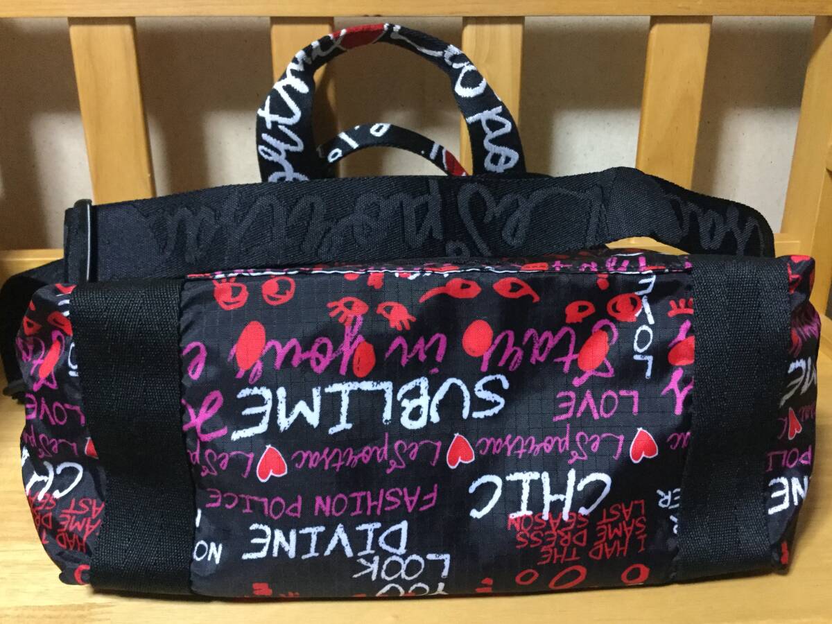 底面です ストラップにロゴあり