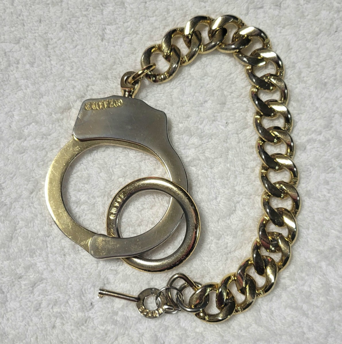 カフスバイリンツー cuffs by linz 手錠バッグ 手錠とチェーン カフスバイリンツー cuffs by linz 手錠バッグ 手錠とチェーン