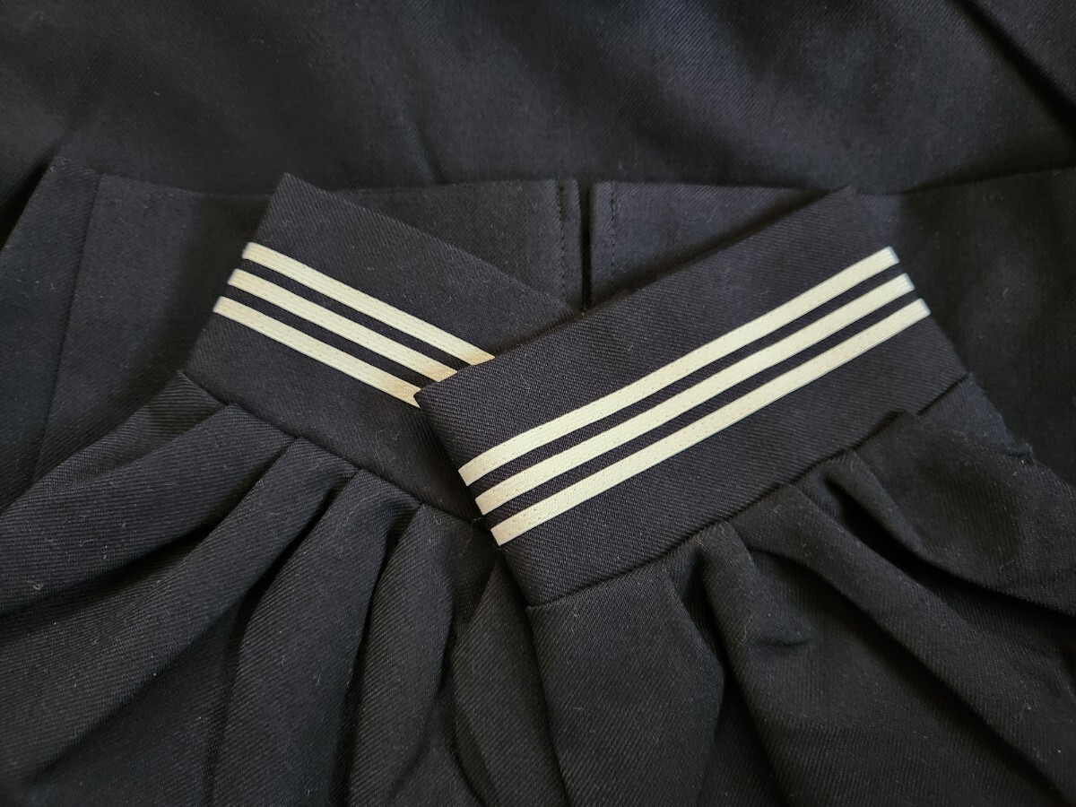 新品・未使用】セーラー服13号、スカートW69、三角ネクタイ緑 新品・未使用】セーラー服13号、スカートW69、三角ネクタイ緑