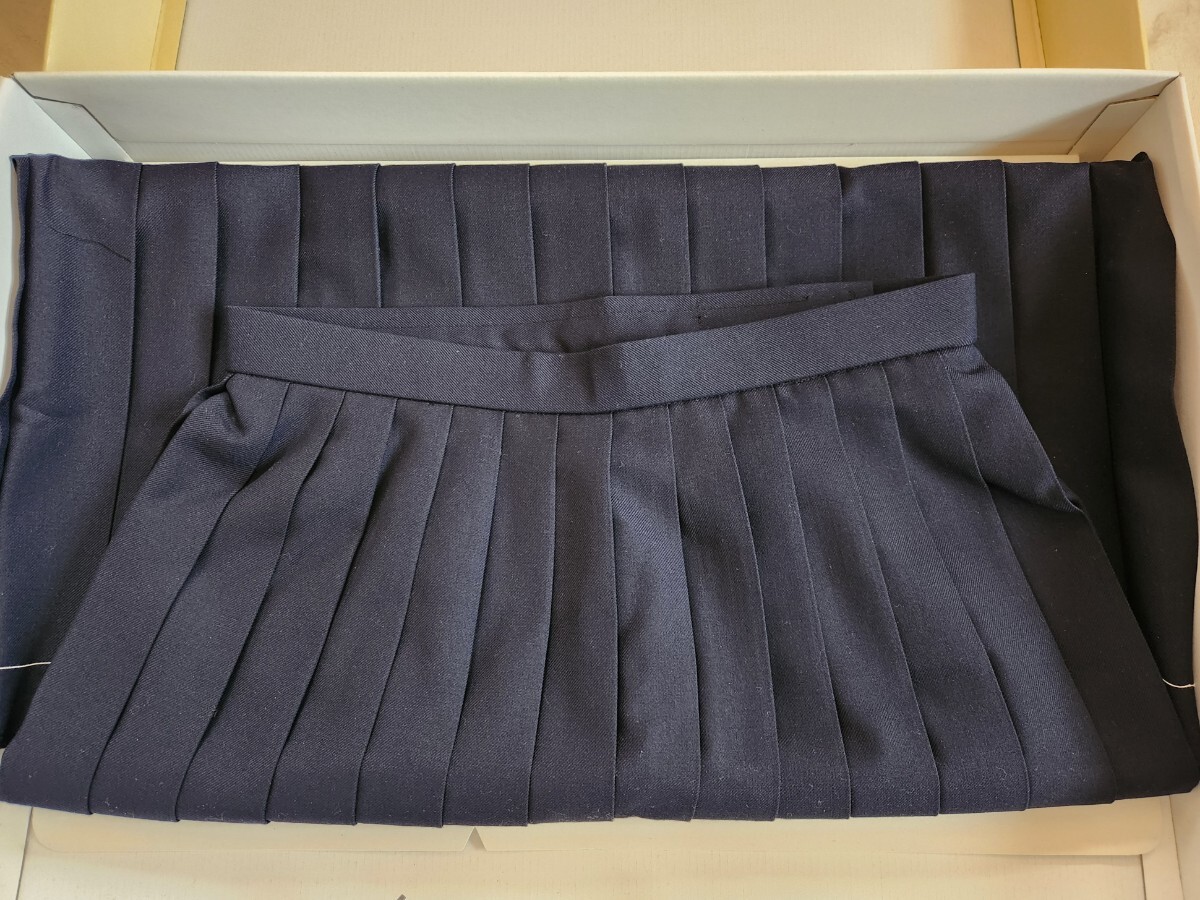 新品・未使用】セーラー服13号、スカートW69、三角ネクタイ緑 新品・未使用】セーラー服13号、スカートW69、三角ネクタイ緑