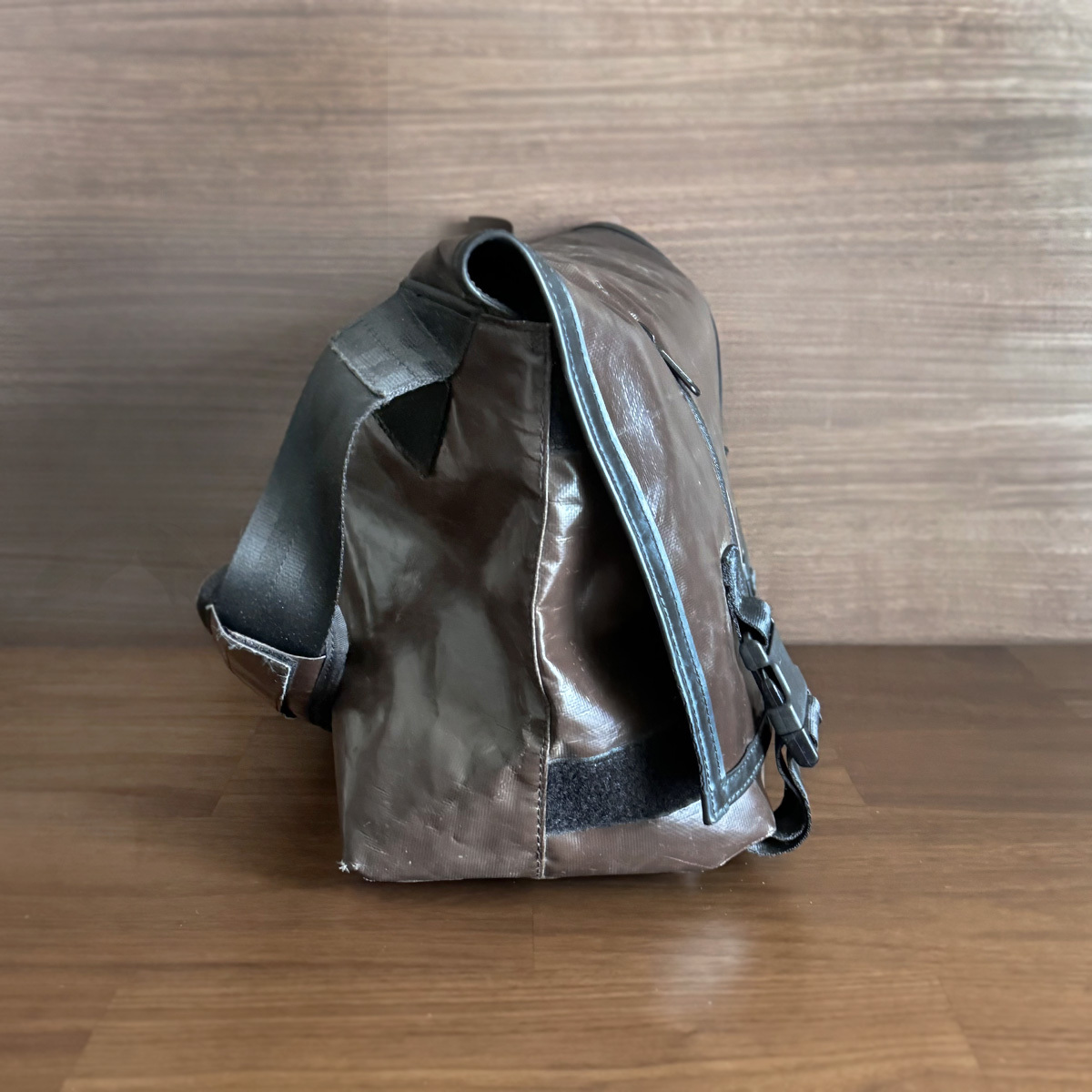 FREITAG フライターグ F17 JOE ブラウン 廃版モデル 訳あり FREITAG フライターグ F17 JOE ブラウン 廃版モデル 訳あり