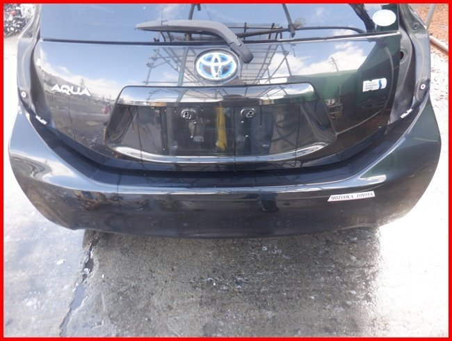 アクア　NHP10　リアバンパー　管理番号　5202