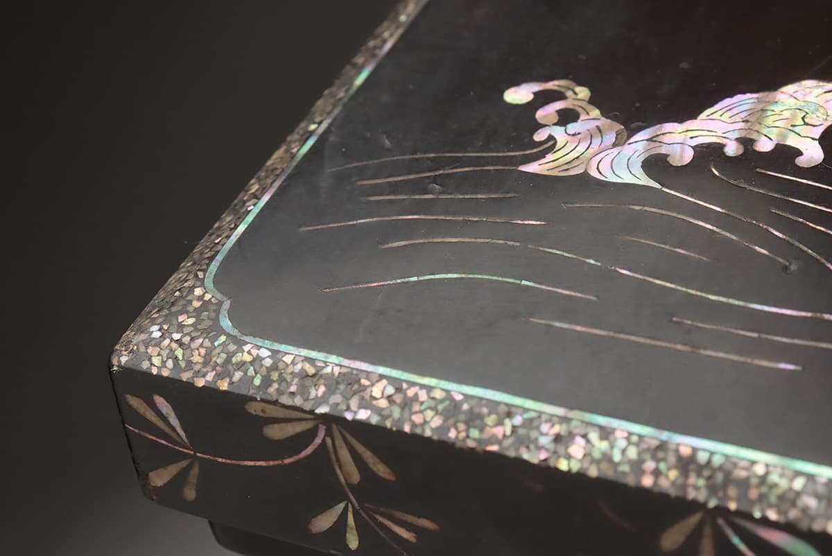 ET875 時代漆器 黒漆塗 青貝螺鈿 波兎図 硯箱 縦24.5cm 重295g ET875 時代漆器 黒漆塗 青貝螺鈿 波兎図 硯箱 縦24.5cm 重295g