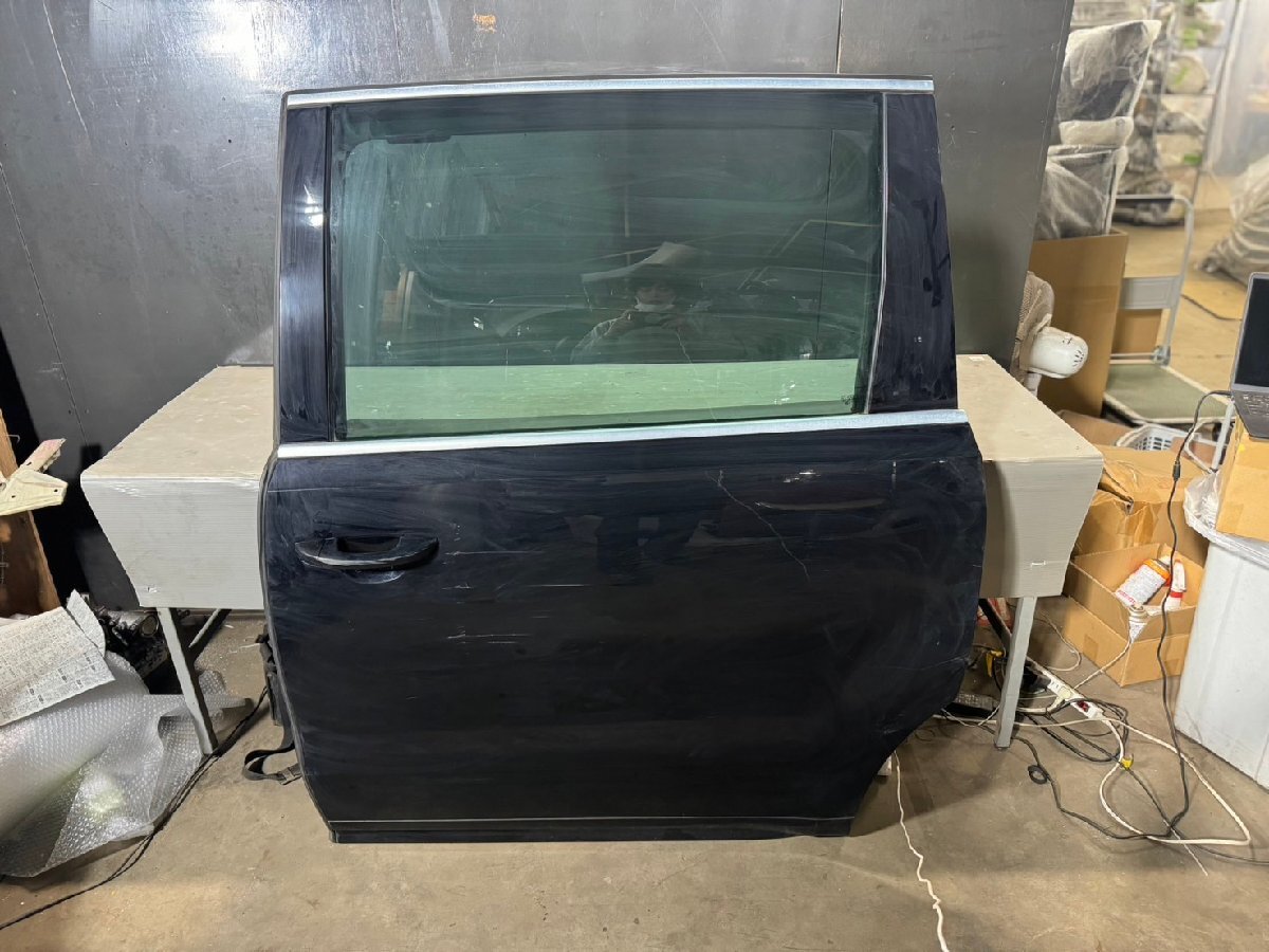 VW フォルクスワーゲン シャラン 純正 左 リア ドア ブラック系 Volkswagen SHARAN b4639-gyr_画像1