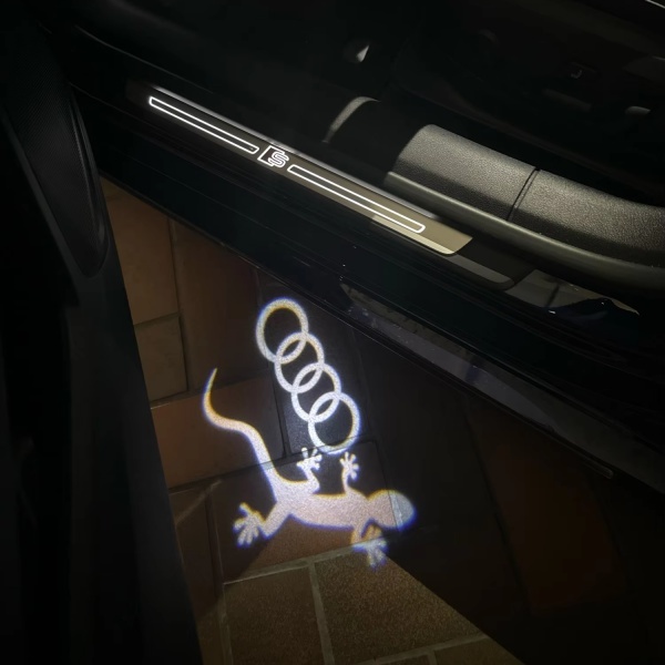 2個 アウディ Audi カーテシ ライト ドアランプ ウェルカム ゲッコー フォーリングス ヤモリ トカゲ LED ロゴ投影ライト スポーツバック
