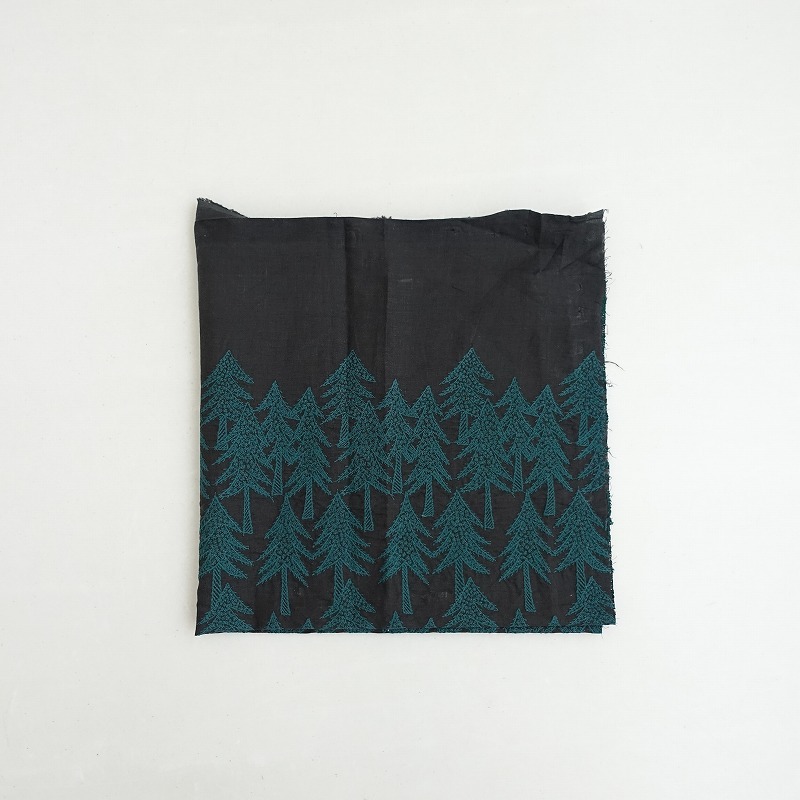 ミナペルホネン mina perhonen *land theater 刺繍生地 68×68cm*ブラック黒グリーン緑布ファブリック(fa88-2501-64)【11B52】