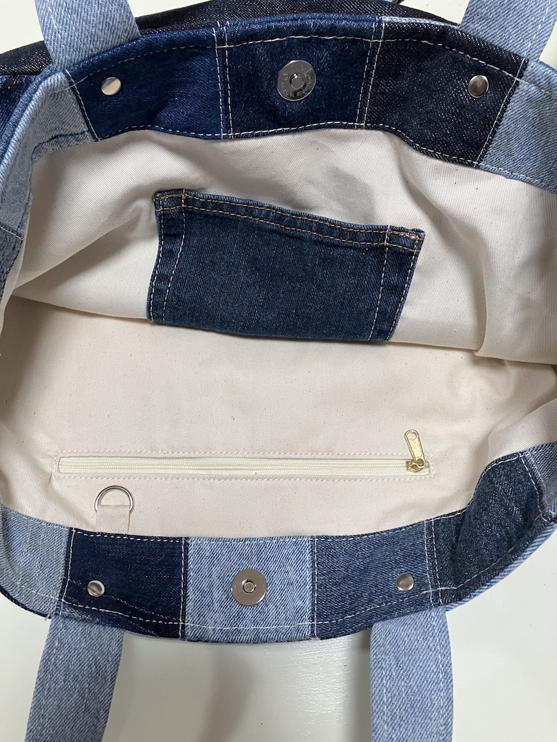デニムリメイクbag♡, 形が変わったり、気分によってどっちの面を表としても, お使いいただけます😊, 私はこだわりを詰め込んだdenim  bagを, 製作しています！, 是非他の投稿も見て下さい👖✂️💗, #デニムリメイク , #デニムリメイクバッグ , #ハンドメイド,  #denimreuse