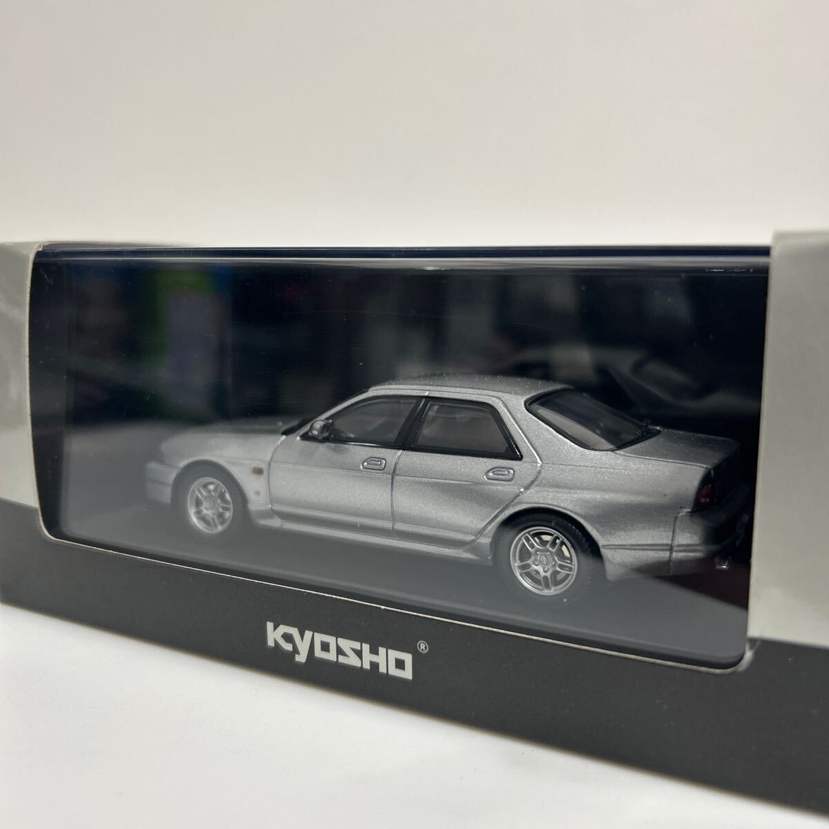 美品 京商 スカイライン GT-R オーテック バージョン 40th 1/43 Amazon | 1/43 京商 スカイライン GT-R (R33) 4ドア オーテック