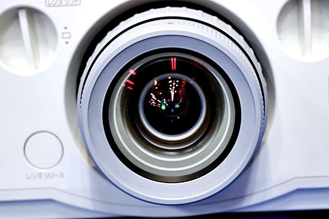 ☆高輝度5700lm/ランプ使用時間620h☆ NEC 液晶プロジェクター ☆高輝度5700lm/ランプ使用時間620h☆ NEC 液晶プロジェクター