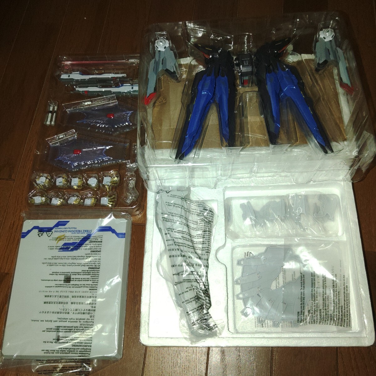 METAL BUILD ストライクフリーダムガンダム &光の翼&ストライク METAL BUILD ストライクフリーダムガンダム &光の翼&ストライク