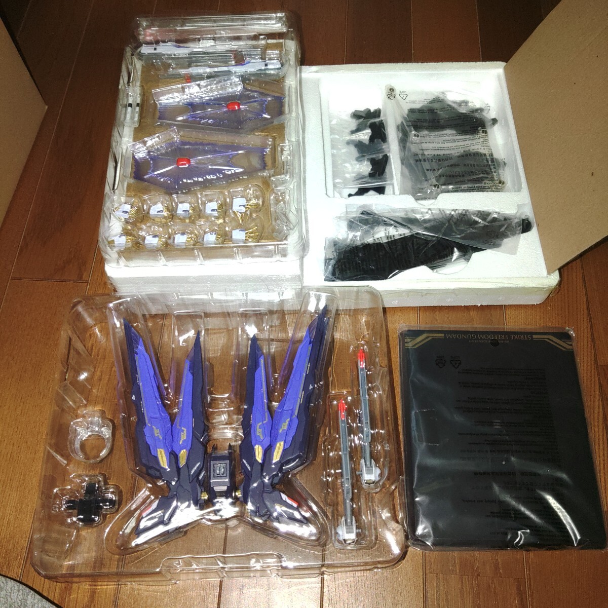 METAL BUILD ストライクフリーダムガンダム &光の翼&ストライク METAL BUILD ストライクフリーダムガンダム &光の翼&ストライク