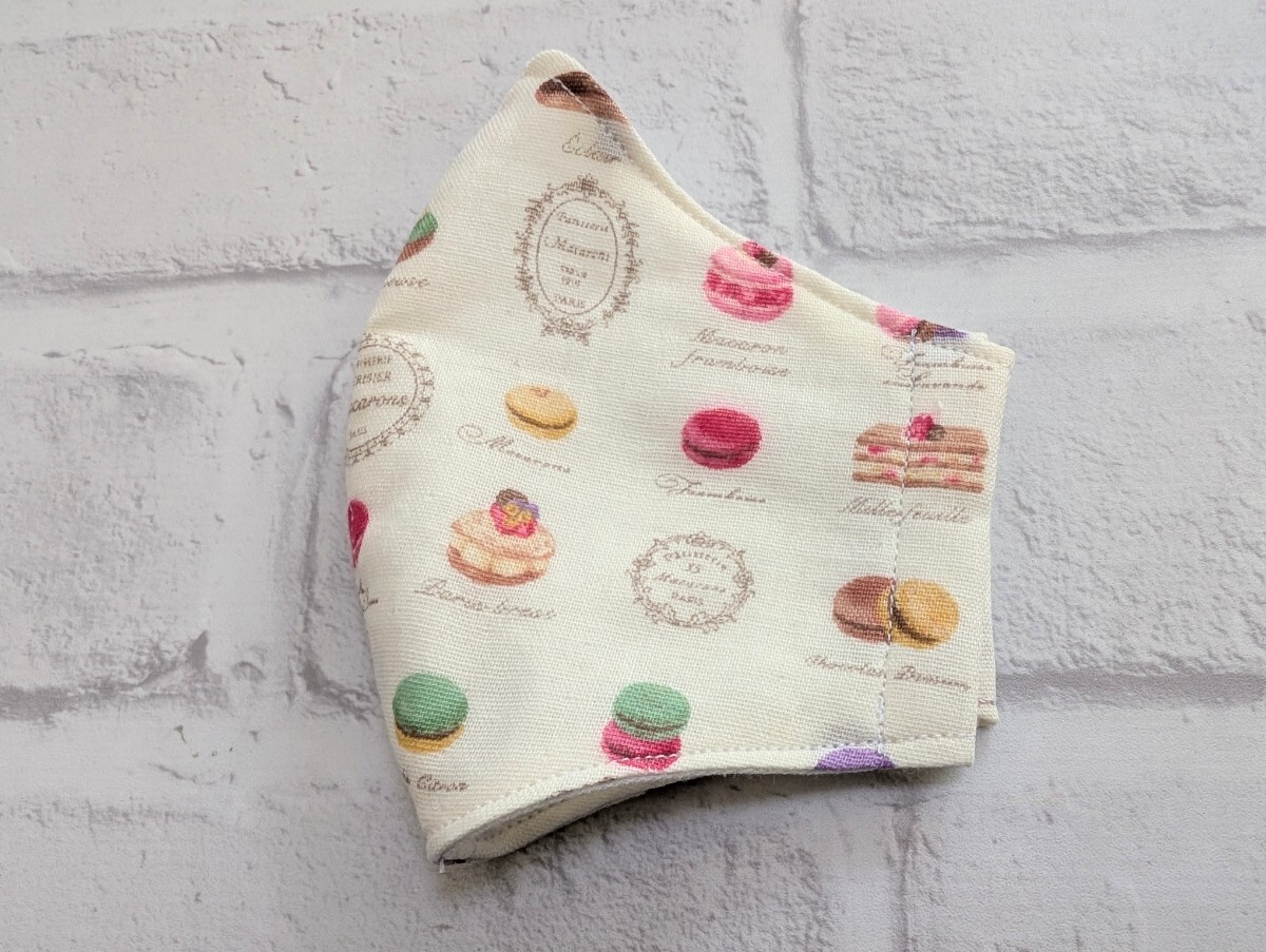 ☆ハンドメイド☆立体インナーマスク☆子供用☆小学生高学年向き☆ダブルガーゼ☆丸ゴム付き☆マカロン柄☆約12×9㎝_画像2