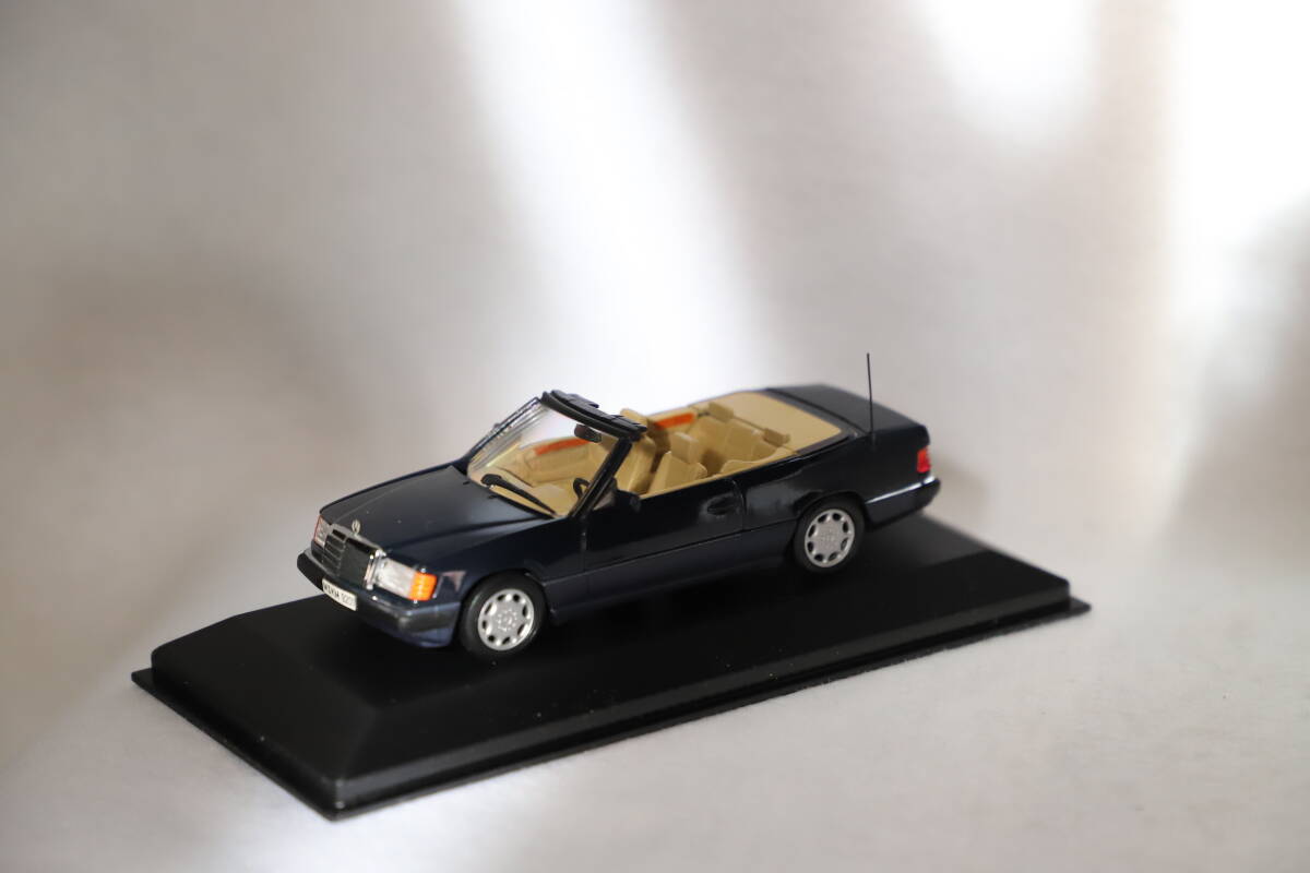ミニチャンプス★Mercedes-Benz 300CE-24 Cabriolet★ミッドナイトブルー★No.3514★1/43★美品