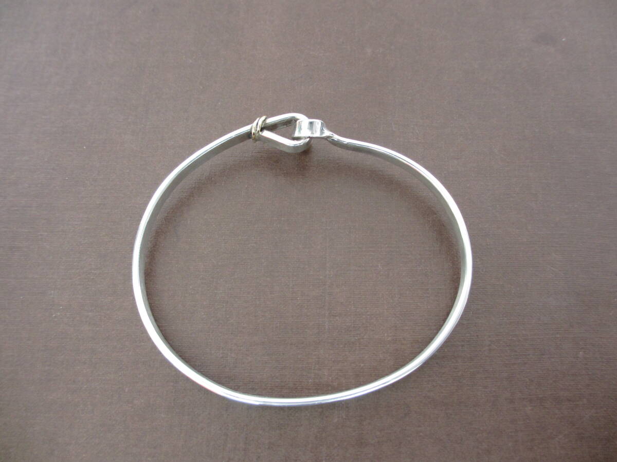 TIFFANY&Co./ティファニー/フック&アイ バングル ブレスレット/刻印 925 750/シルバー × K18(バングル)|売買されたオークション情報、Yahoo!オークション(旧ヤフオク!) の商品情報をアーカイブ公開 - オークファン(aucfan.com) TIFFANY&Co./ティファニー/フック&アイ バングル ブレスレット/刻印 925 750/シルバー × K18(バングル)|売買されたオークション情報、Yahoo!オークション(旧ヤフオク!) の商品情報をアーカイブ公開 - オークファン(aucfan.com)