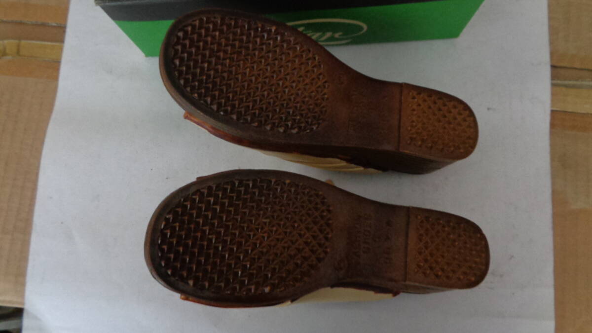 本革加工 屋外用 サンダル ベージュ色 Sサイズ つっかけ STAR 開き有 インテリア 倹:下駄 履物 草履 雪駄 お祝い お正月 晴れの日 スリッパ_画像4