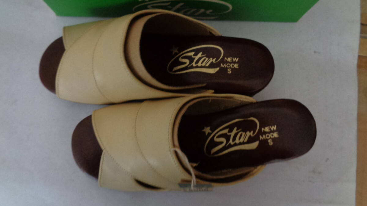 本革加工 屋外用 サンダル ベージュ色 Sサイズ つっかけ STAR 開き有 インテリア 倹:下駄 履物 草履 雪駄 お祝い お正月 晴れの日 スリッパ_画像2