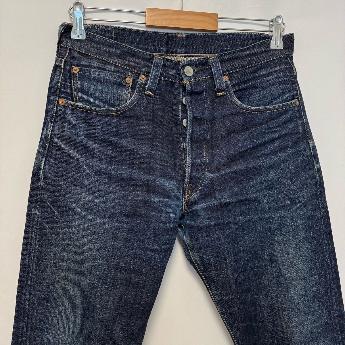 色落ち抜群 1950年代 Levi's 501xx レザーパッチ 復刻 濃紺 鬼 色落ち抜群 1950年代 Levi's 501xx レザーパッチ 復刻 濃紺 鬼