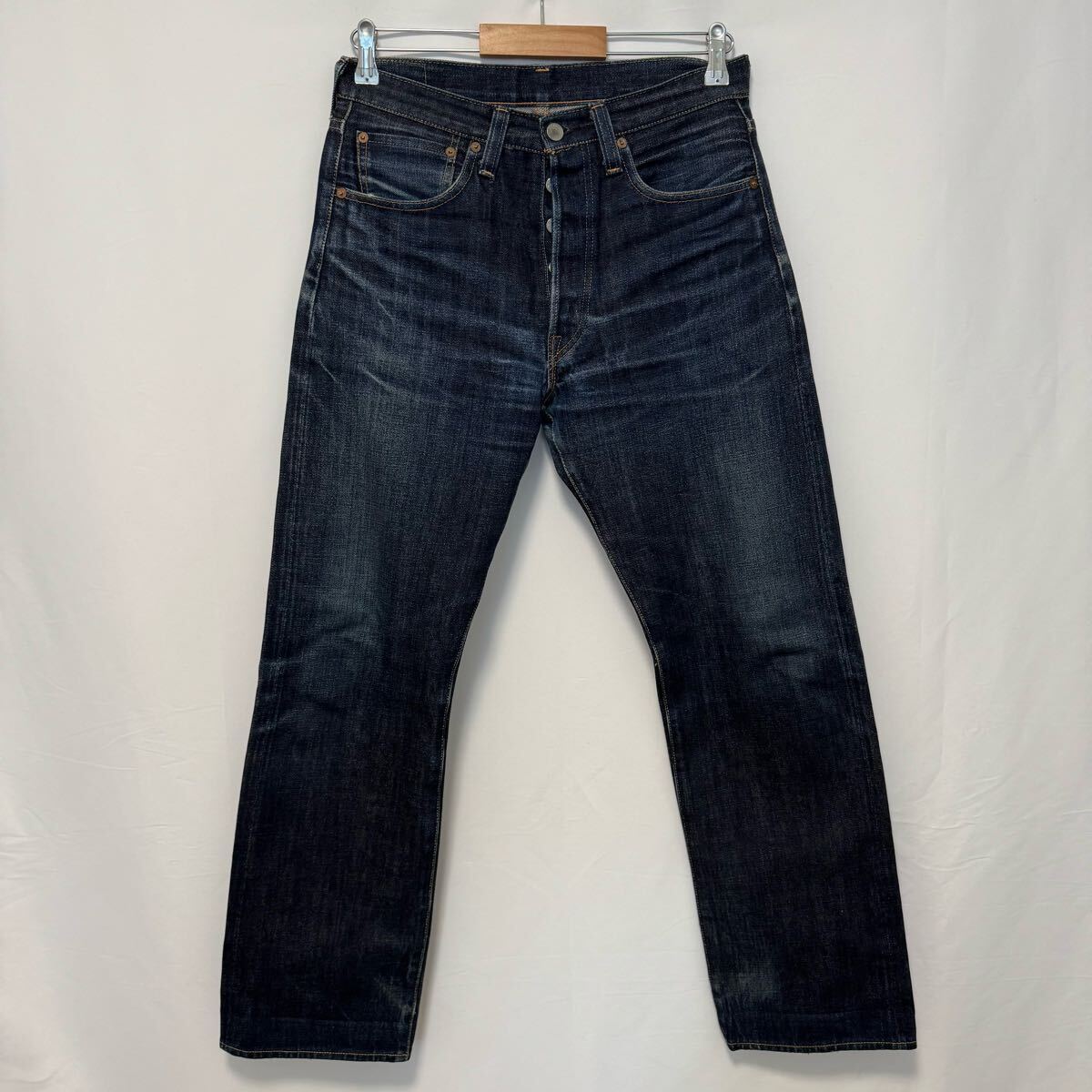 色落ち抜群 1950年代 Levi's 501xx レザーパッチ 復刻 濃紺 鬼 色落ち抜群 1950年代 Levi's 501xx レザーパッチ 復刻 濃紺 鬼