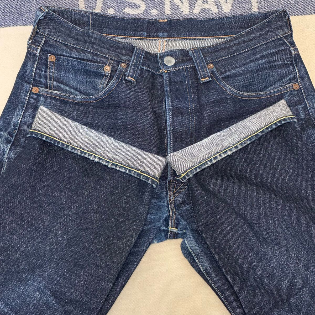 色落ち抜群 1950年代 Levi's 501xx レザーパッチ 復刻 濃紺 鬼 色落ち抜群 1950年代 Levi's 501xx レザーパッチ 復刻 濃紺 鬼