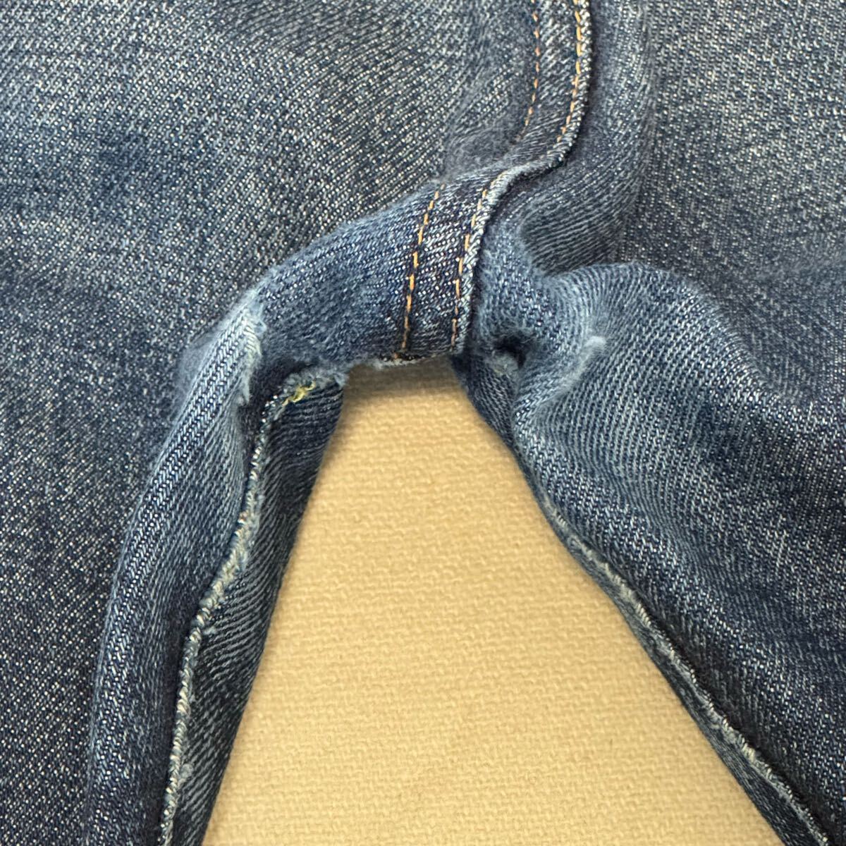 色落ち抜群 1950年代 Levi's 501xx レザーパッチ 復刻 濃紺 鬼 色落ち抜群 1950年代 Levi's 501xx レザーパッチ 復刻 濃紺 鬼