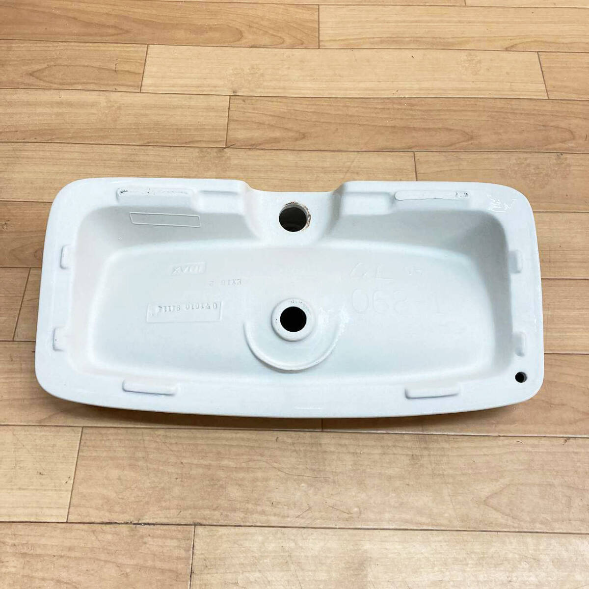 美品】INAX(イナックス) トイレ 洋式 便器 「T-890」 タンクの蓋 美品】INAX(イナックス) トイレ 洋式 便器 「T-890」 タンクの蓋