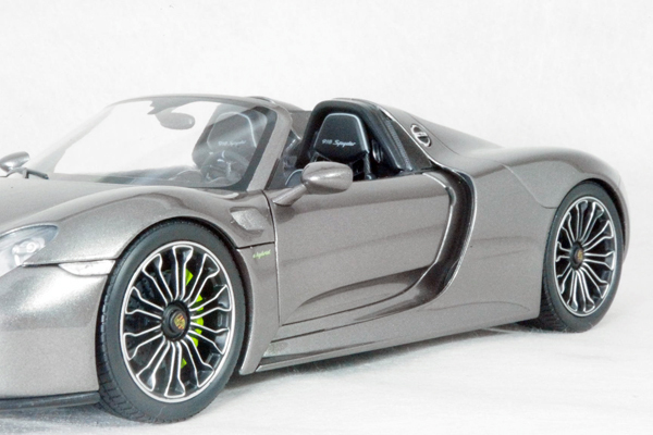 ● 1/18 ポルシェ 〓 918 スパイダー / グレイ メタリック 〓 PORSCHE MINICHAMPS