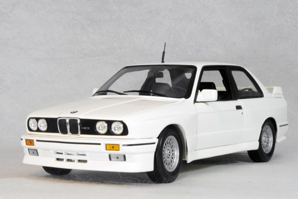 ● 1/18 BMW 〓 M3 ( E30 ) / ホワイト 〓 BMW MINICHAMPS
