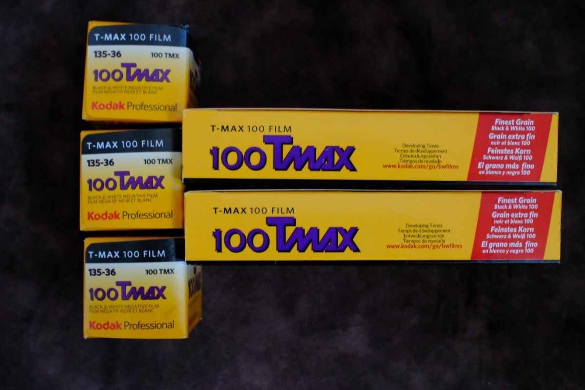 【新品未開封】KODAK 100TMAX 135x3本と120x10本 モノクロフィルム 期限切れフィルム コダック T-MAX トライエックス