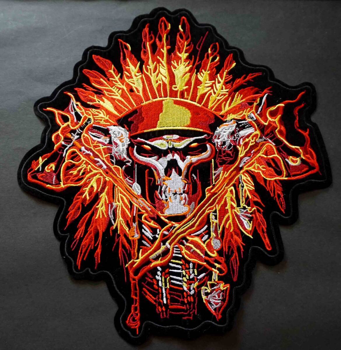  《特大US赤黄羽飾双斧髑髏酋長》特大◎新品 『斧　羽飾り　酋長 Skull 』刺繍ワッペン◆激シブ◇アメリカ 大型二輪車 オートバイ バイク