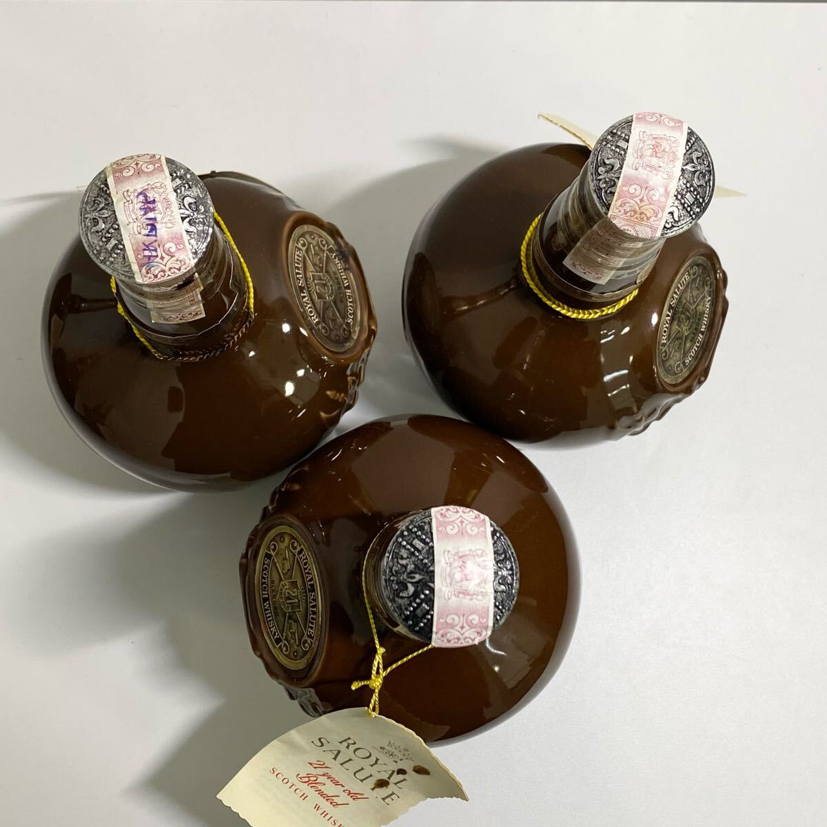 未開栓】ROYAL SALUTE 21年 ロイヤルサルート シーバスブラザーズ 1L/1000ml 43% 赤陶器ボトル 重量約1775g  HI62(スコッチ)｜売買されたオークション情報、Yahoo!オークション(旧ヤフオク!) の商品情報をアーカイブ公開 -  オークファン（aucfan.com）