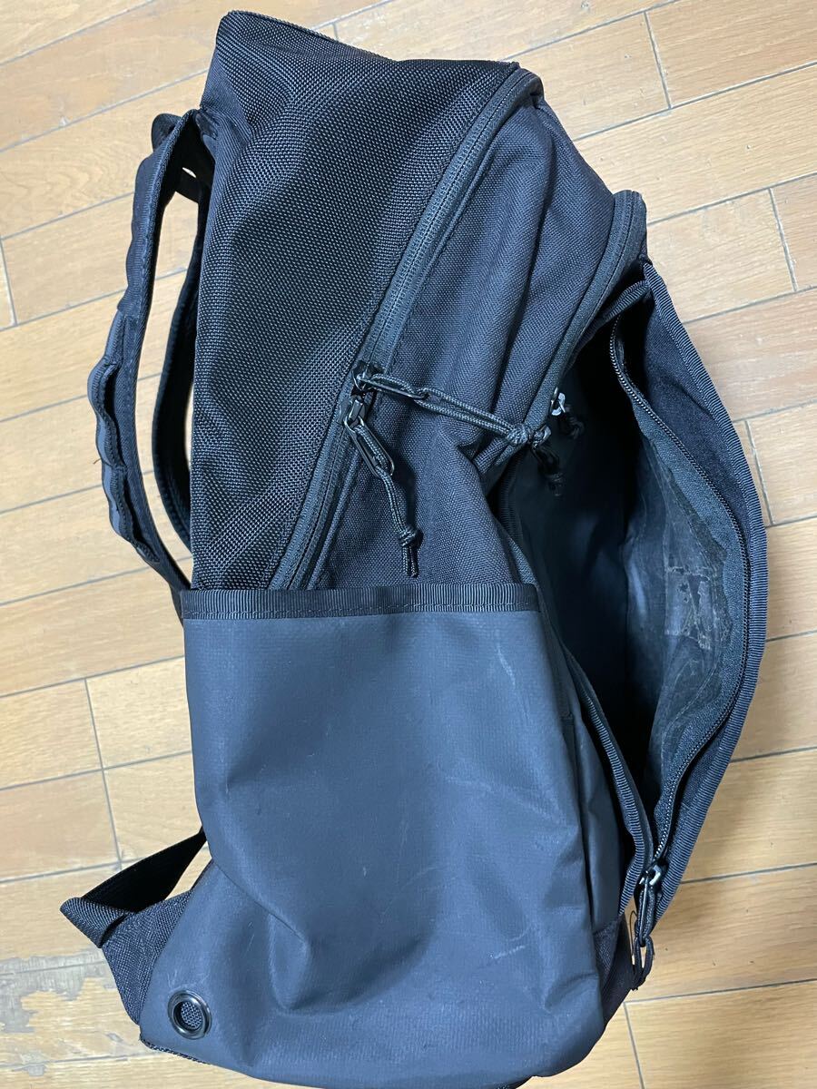 サイドにスレと、内部に一部剥がれあります
