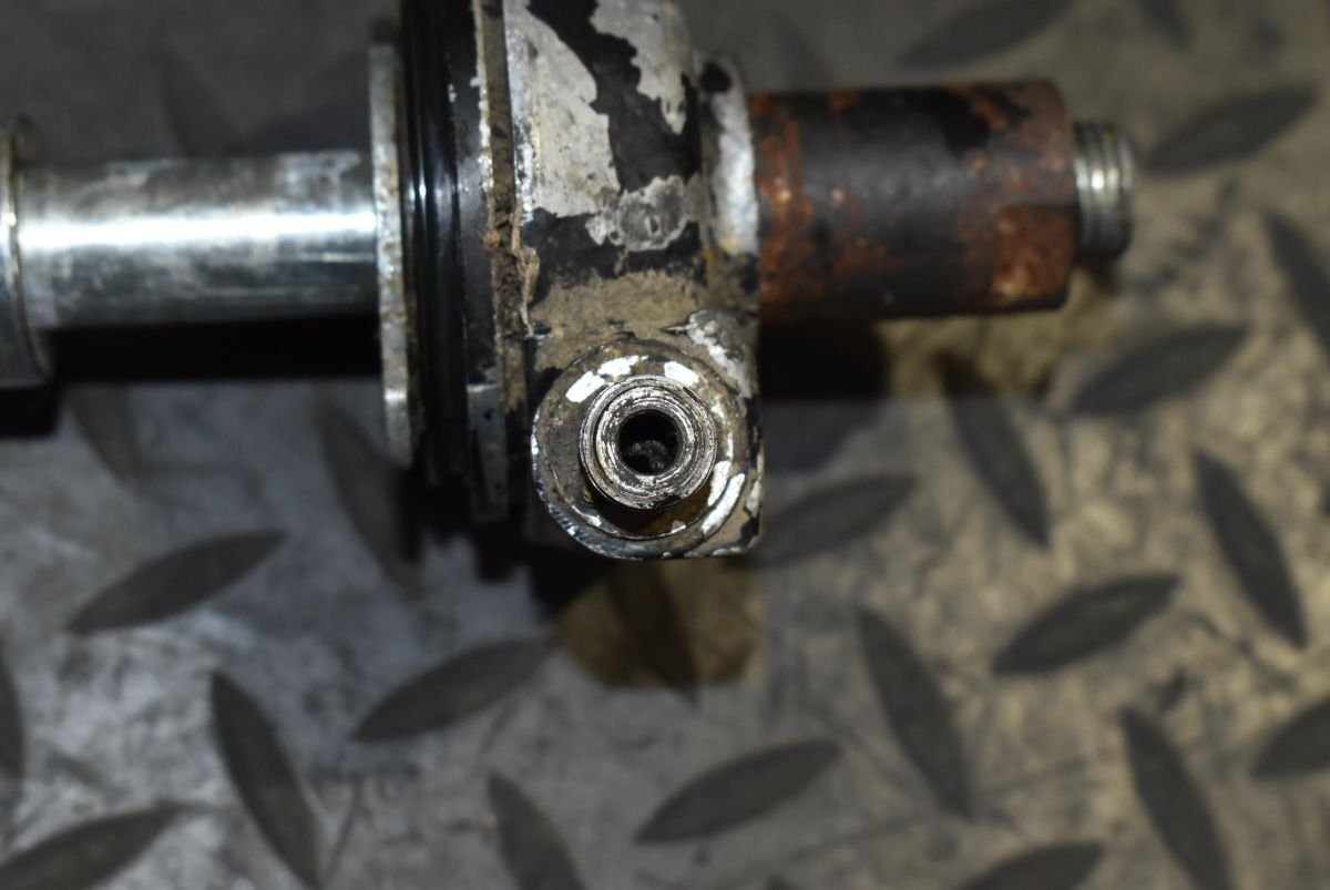 K1031 当時物 純正 KH250 フロントアクスルシャフト メーター K1031 当時物 純正 KH250 フロントアクスルシャフト メーター
