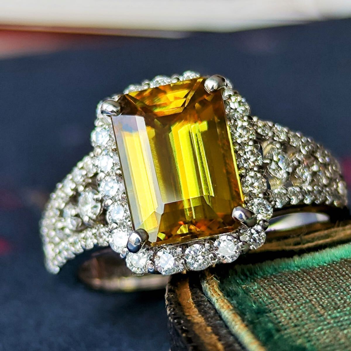 【大粒 2.96ct】天然スフェーン エメラルドカット 天然ダイヤモンド プラチナ Pt950 リング 新品未使用品 鑑別書付き