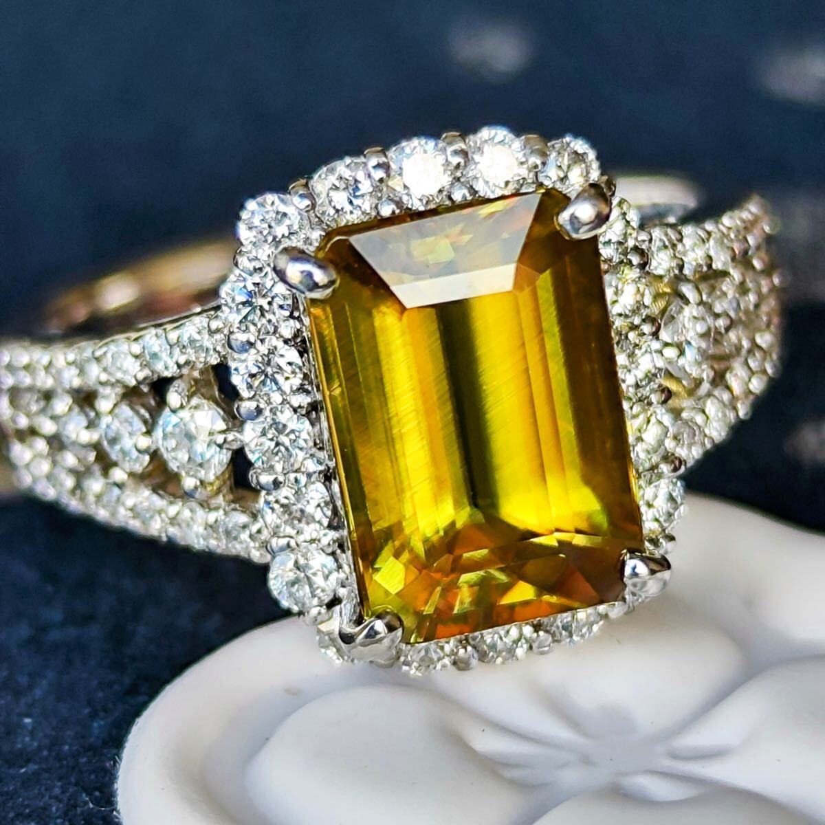 【大粒 2.96ct】天然スフェーン エメラルドカット 天然ダイヤモンド プラチナ Pt950 リング 新品未使用品 鑑別書付き