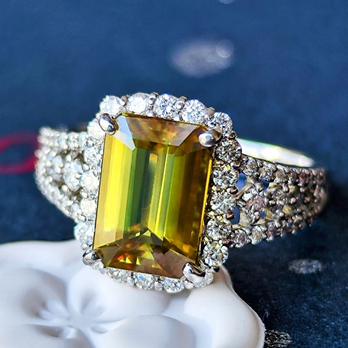 【大粒 2.96ct】天然スフェーン エメラルドカット 天然ダイヤモンド プラチナ Pt950 リング 新品未使用品 鑑別書付き
