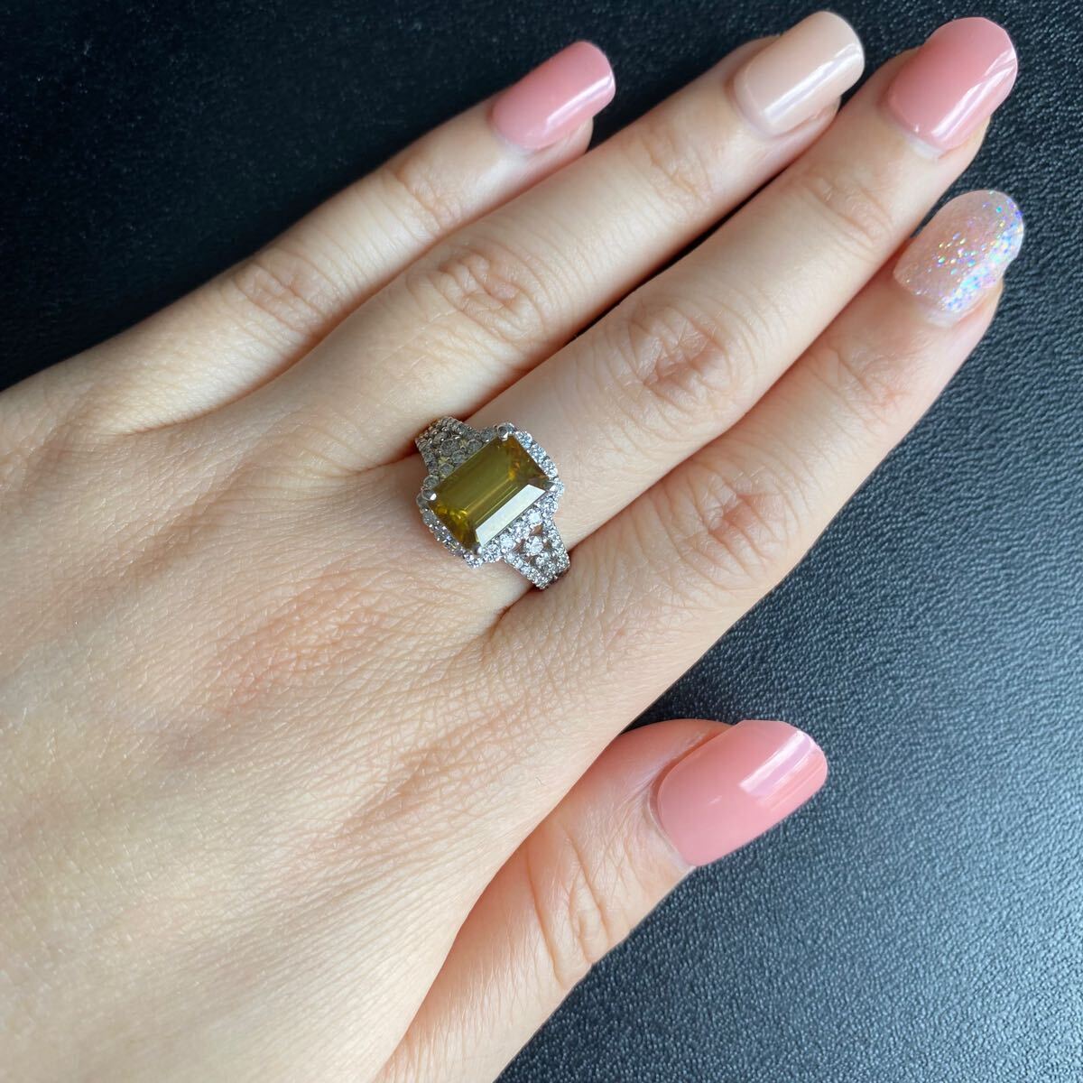 【大粒 2.96ct】天然スフェーン エメラルドカット 天然ダイヤモンド プラチナ Pt950 リング 新品未使用品 鑑別書付き