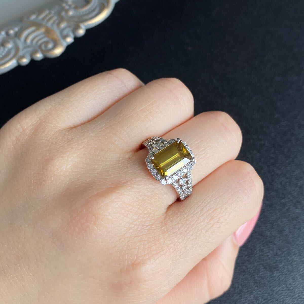 【大粒 2.96ct】天然スフェーン エメラルドカット 天然ダイヤモンド プラチナ Pt950 リング 新品未使用品 鑑別書付き