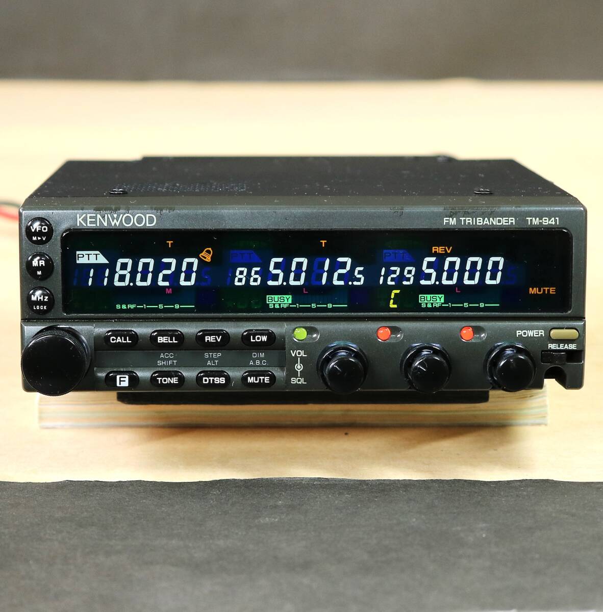 * редкий! KENWOOD Kenwood TM-941(S) J нет High Power машина (145/430/1200MHz)3 частота машина белый цвет LED* губка заменен (TM-942 Δ100)