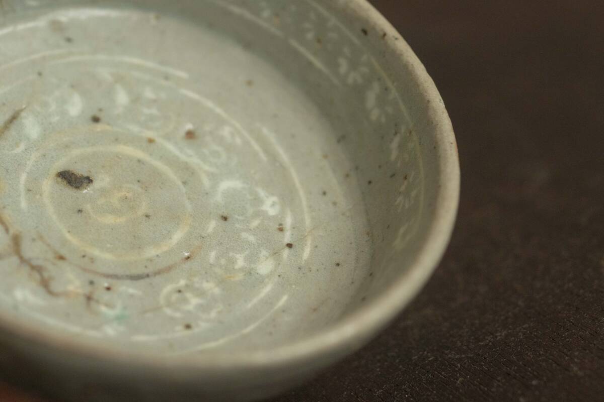 李朝 高麗青磁 古作 三島小皿(李朝)|売買されたオークション 李朝 高麗青磁 古作 三島小皿(李朝)|売買されたオークション