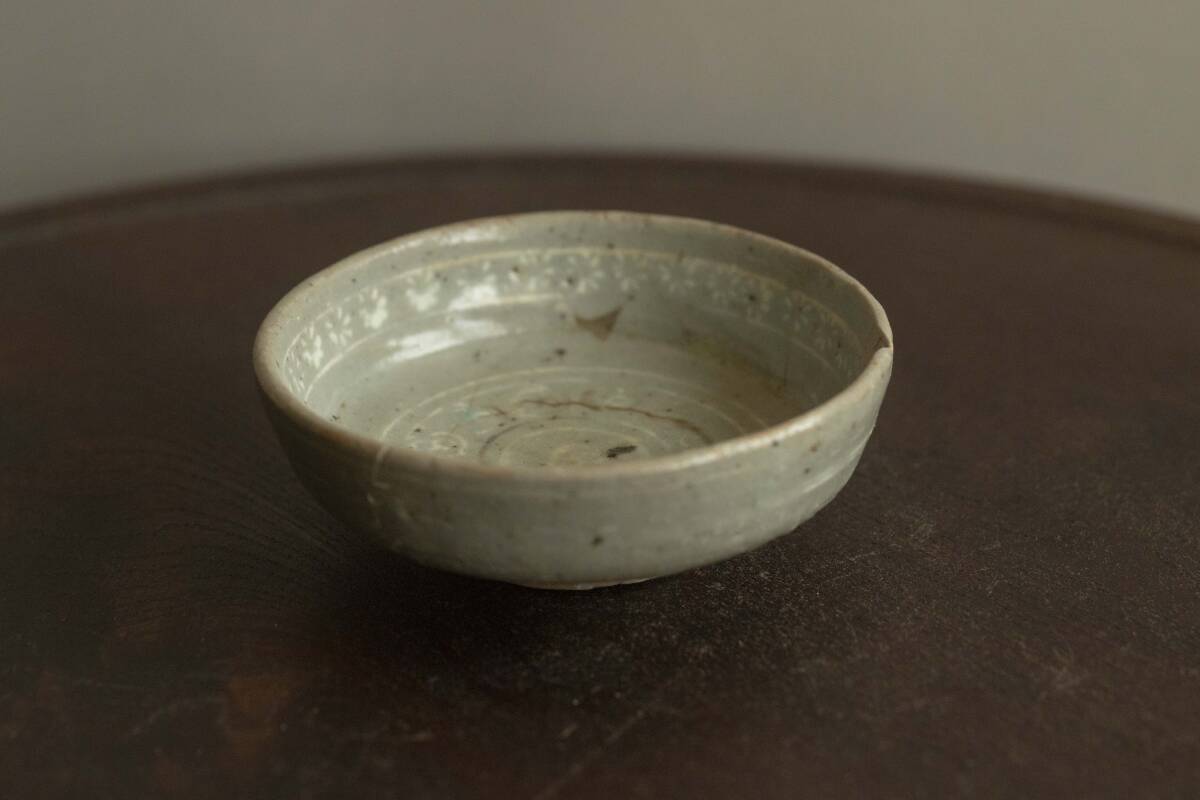 李朝 高麗青磁 古作 三島小皿(李朝)|売買されたオークション 李朝 高麗青磁 古作 三島小皿(李朝)|売買されたオークション