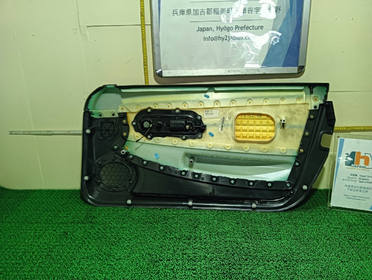 クライスラー 左 フロントドアトリム クロスファイア GH-ZH32C， 2005 #hyj NSP226092