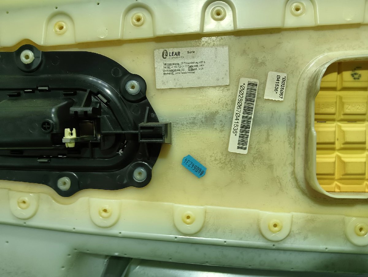 クライスラー 左 フロントドアトリム クロスファイア GH-ZH32C， 2005 #hyj NSP226092