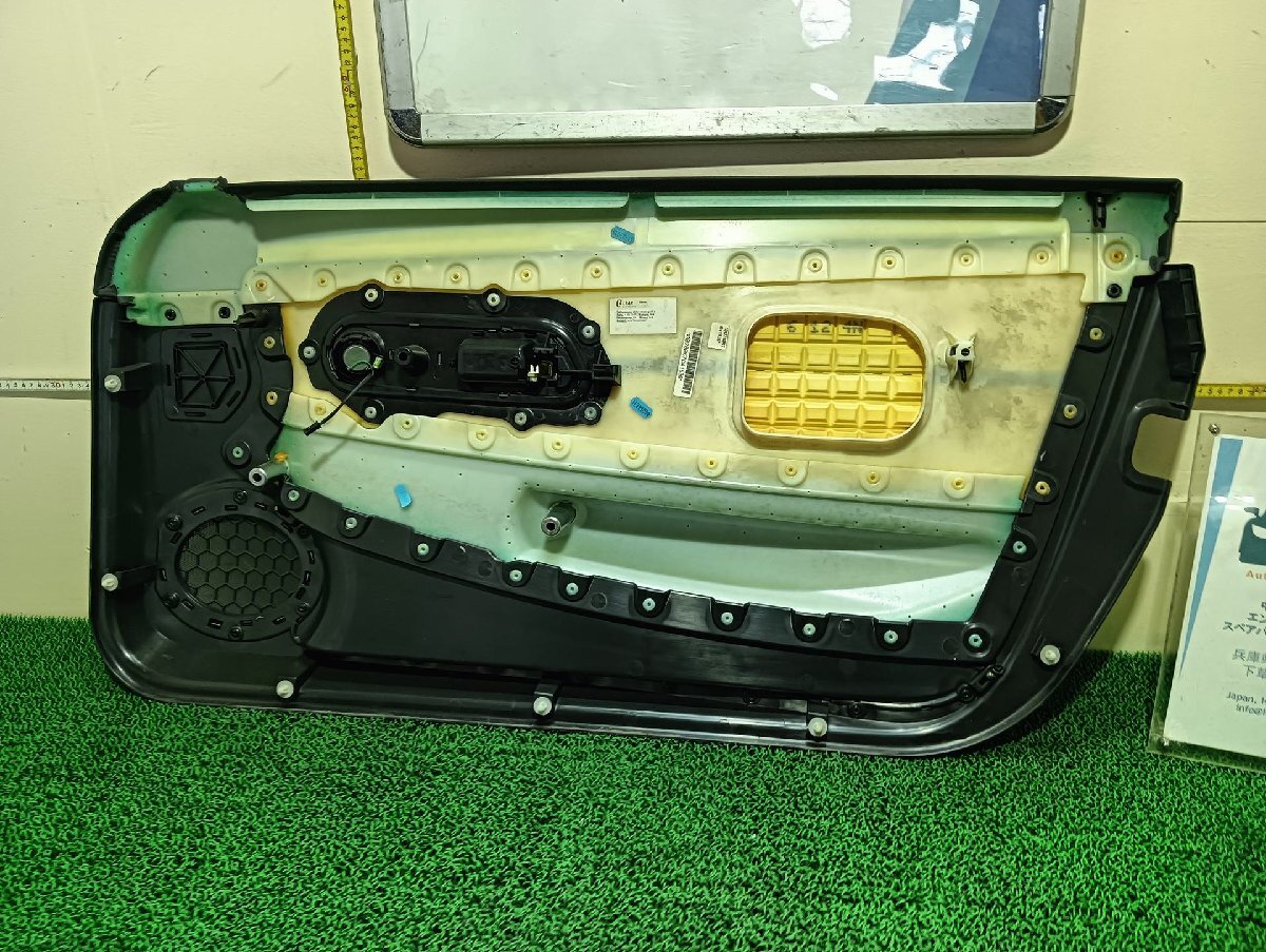 クライスラー 左 フロントドアトリム クロスファイア GH-ZH32C， 2005 #hyj NSP226092