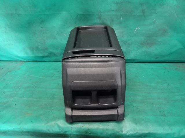 ヴェルファイア DBA-ANH20W センターコンソールボックス 243250