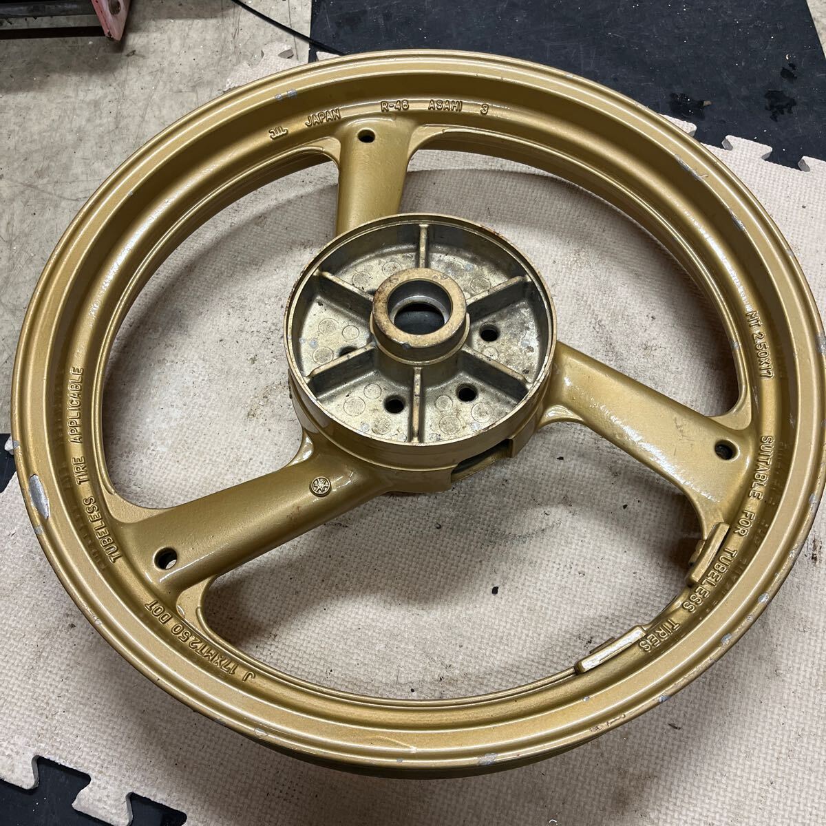 YAMAHA TZR250 1KT R-46 リアホイール 中古