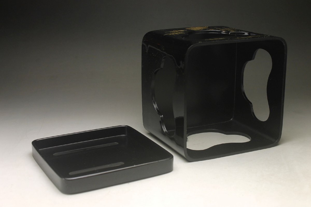 【余韻】 美品漆器 松竹梅文 銚子 杯臺(tái) 三つ組杯★樹(shù)脂制 化粧箱 無(wú)傷美品＜同梱可＞