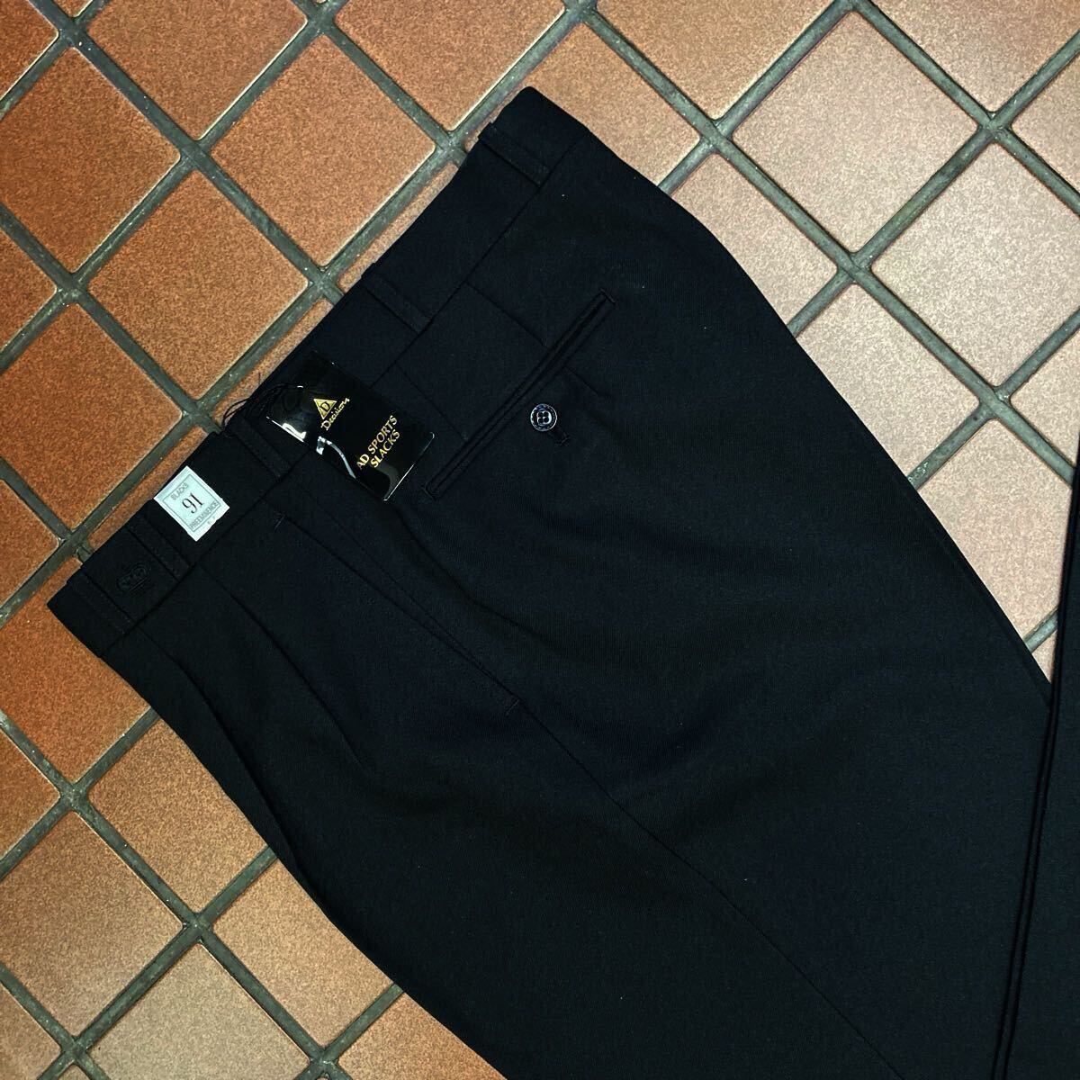 【新品】ビジネス ゴルフ カジュアル スラックス サイズ 91cm 2タック デザインループ 王冠刺繍入 上代価格 7,800円 AD SPORTS SLACKS 黒_画像1