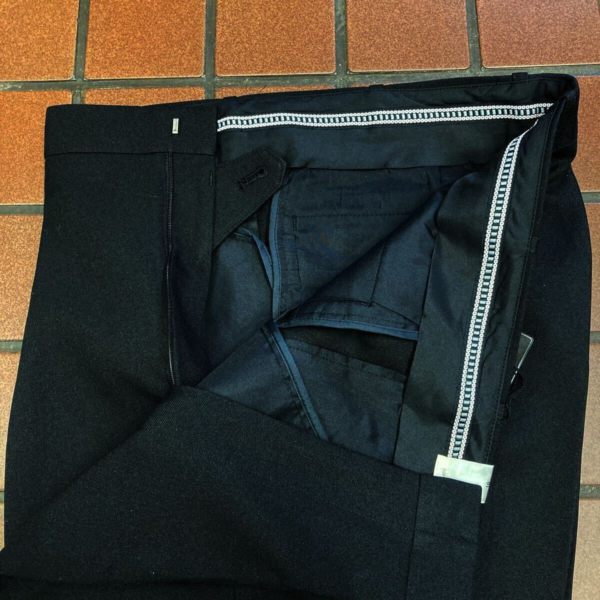 【新品】ビジネス ゴルフ カジュアル スラックス サイズ 91cm 2タック デザインループ 王冠刺繍入 上代価格 7,800円 AD SPORTS SLACKS 黒_画像6