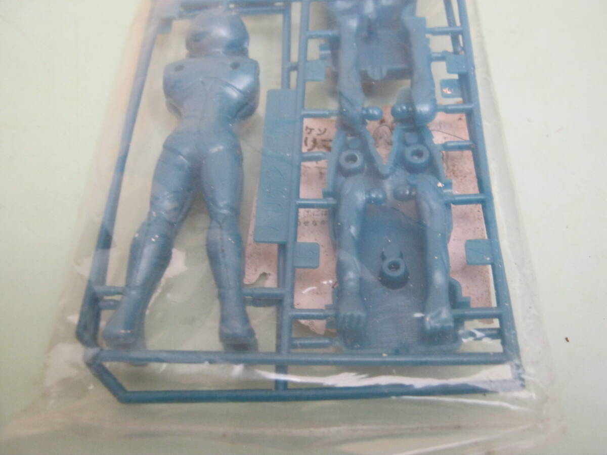 【ポリマードリルに乗る（破裏拳）ハリケンポリマーの袋入りプラモデル　　パチ物・駄菓子屋・駄玩具　1970年代】②_画像10