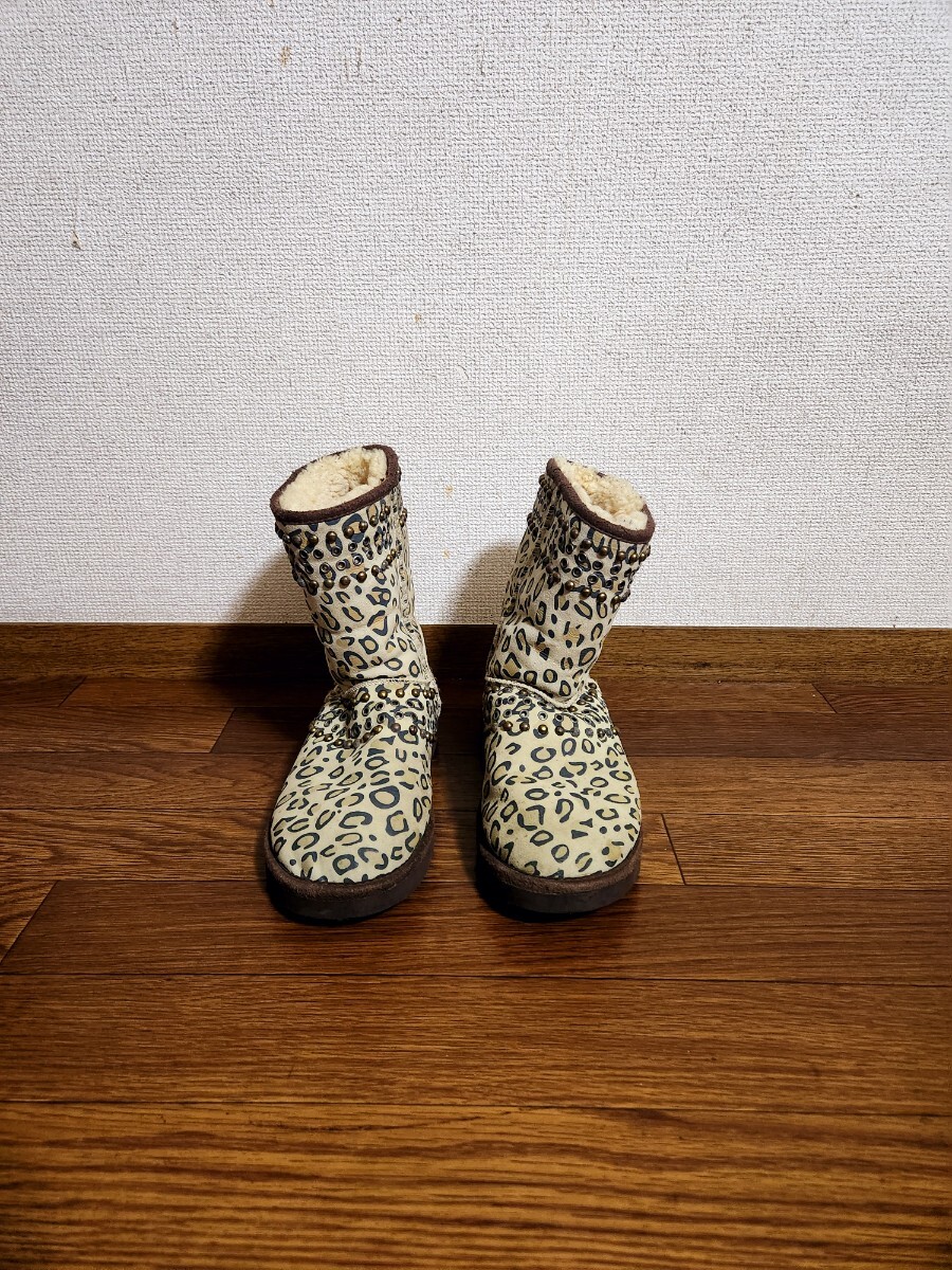 アグ　UGG　ジミーチュウ　ムートンブーツ　ショート　ヒョウ柄　スタッズ　セレブ　真冬のおしゃれに　ムートンブーツの代名詞　レア